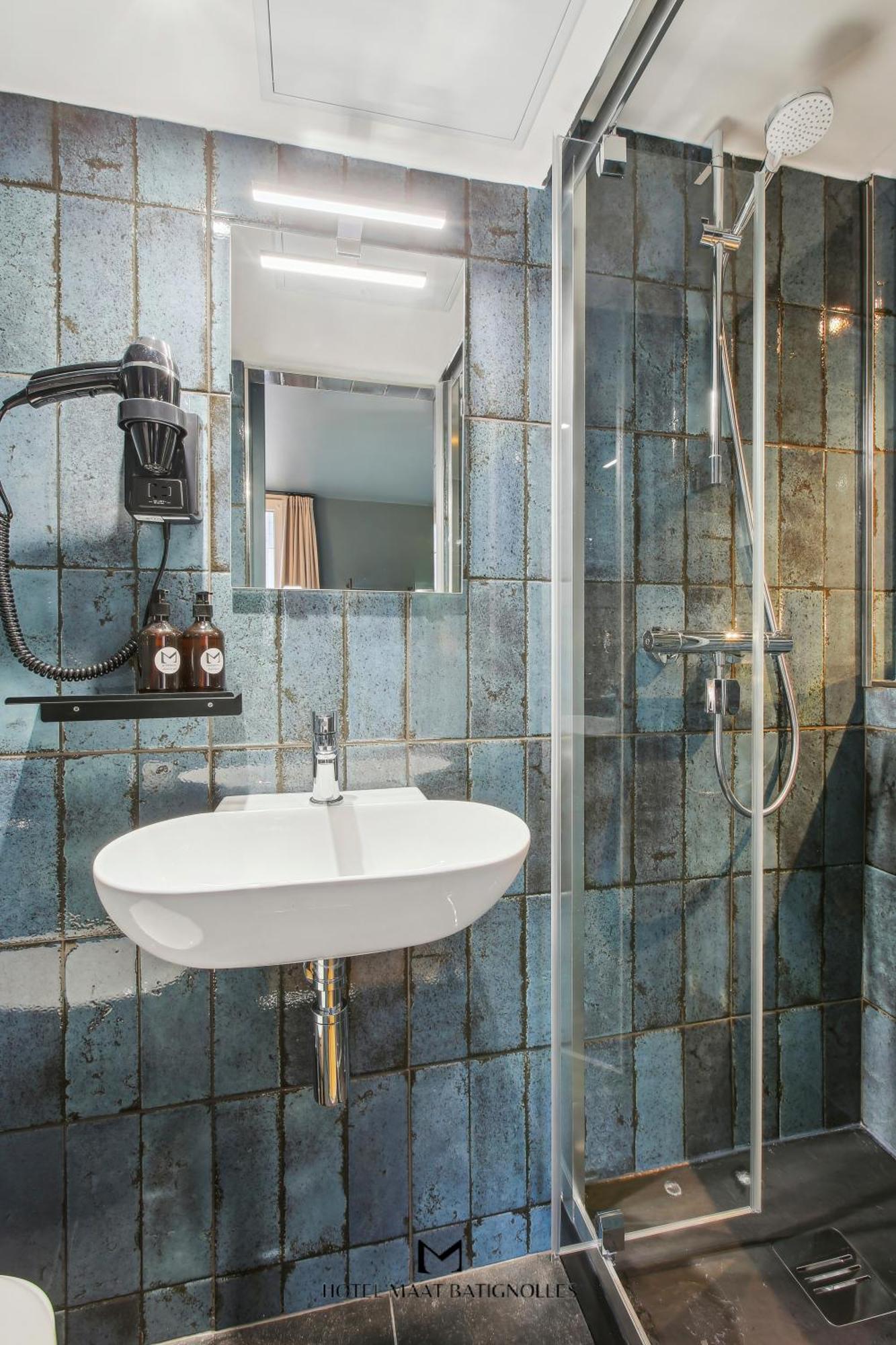 Hotel Maat Batignolles Paris Bagian luar foto