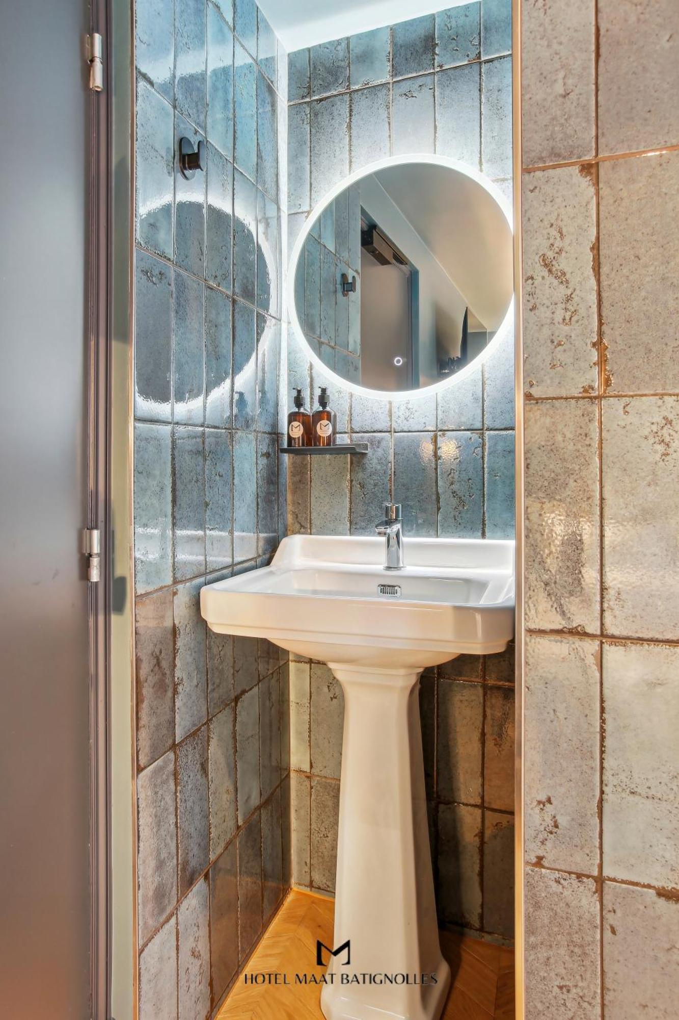 Hotel Maat Batignolles Paris Bagian luar foto
